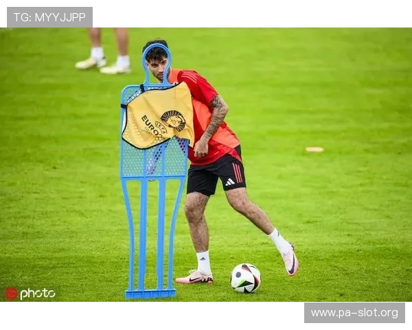 欧洲杯深夜训练画面曝光 网友纷纷点赞称赞职业精神和努力态度