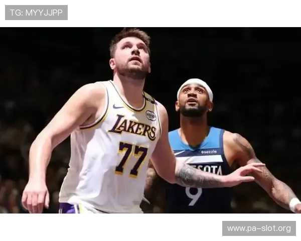 湖人逆袭之战:低谷期终结的关键时刻与全队表现解析 湖人逆袭之战:低谷期终结的关键时刻与全队表现解析