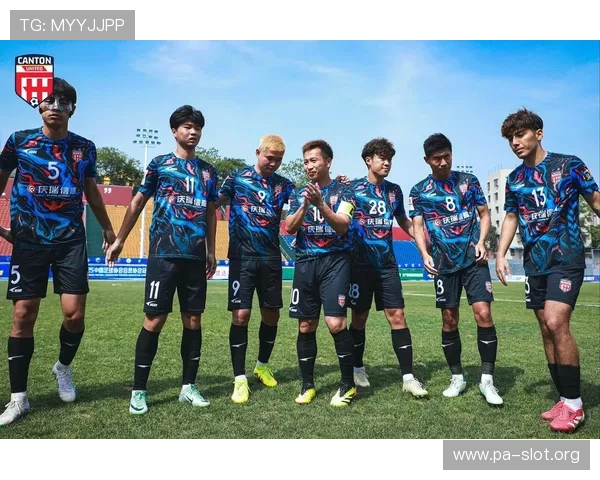 中国足球中冠联赛年薪引发热议 老总到场依然帅气十足成焦点