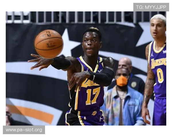 里夫斯再轰31分7板8助攻率湖人击败劲敌全场焦点人物成为今日